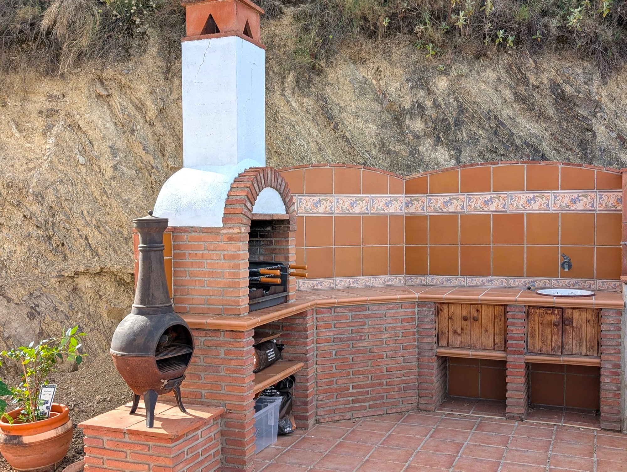 Buitenkeuken met barbecue